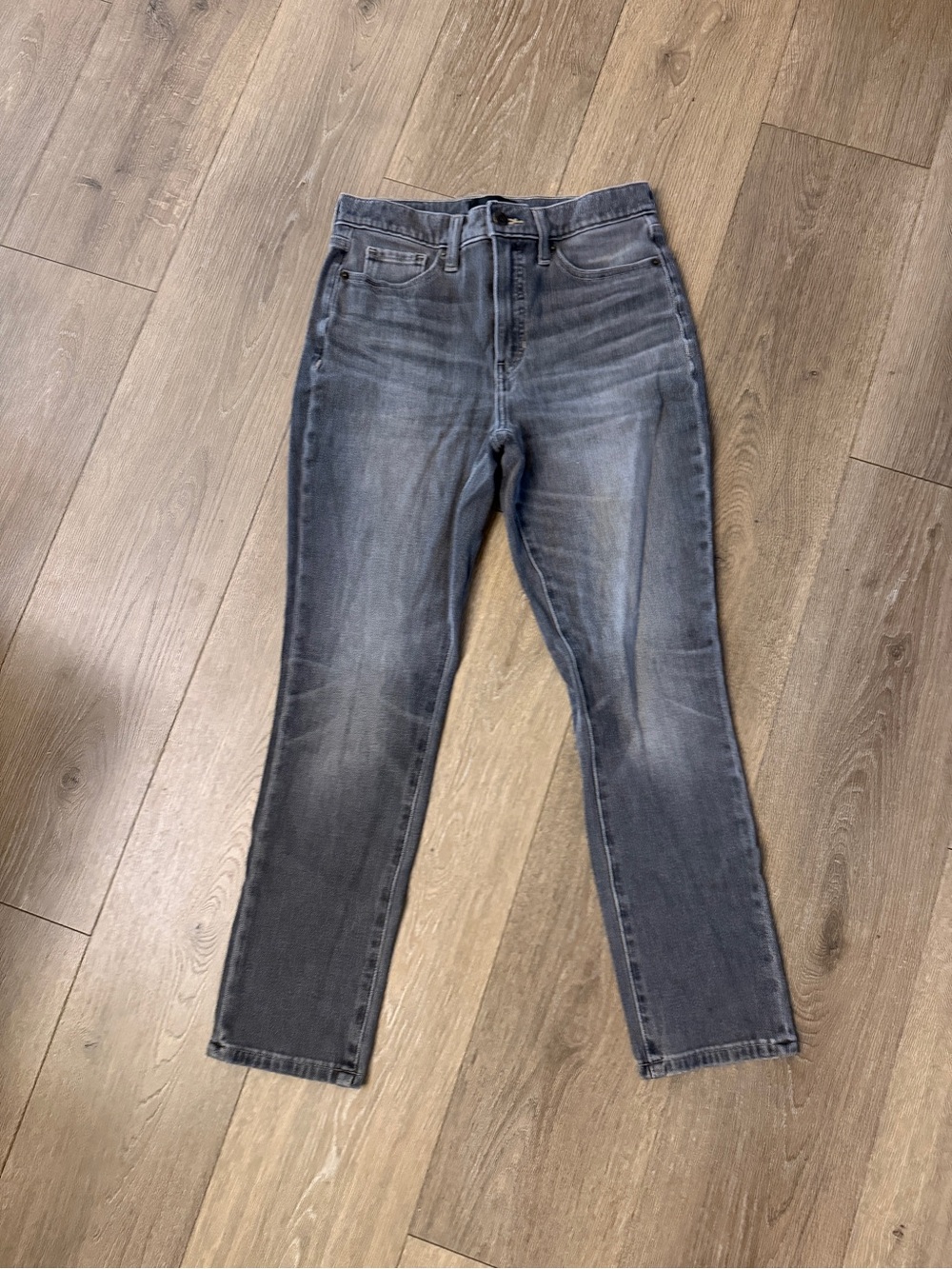 Banana Republic Straight-Leg Jeans in Washed Gray